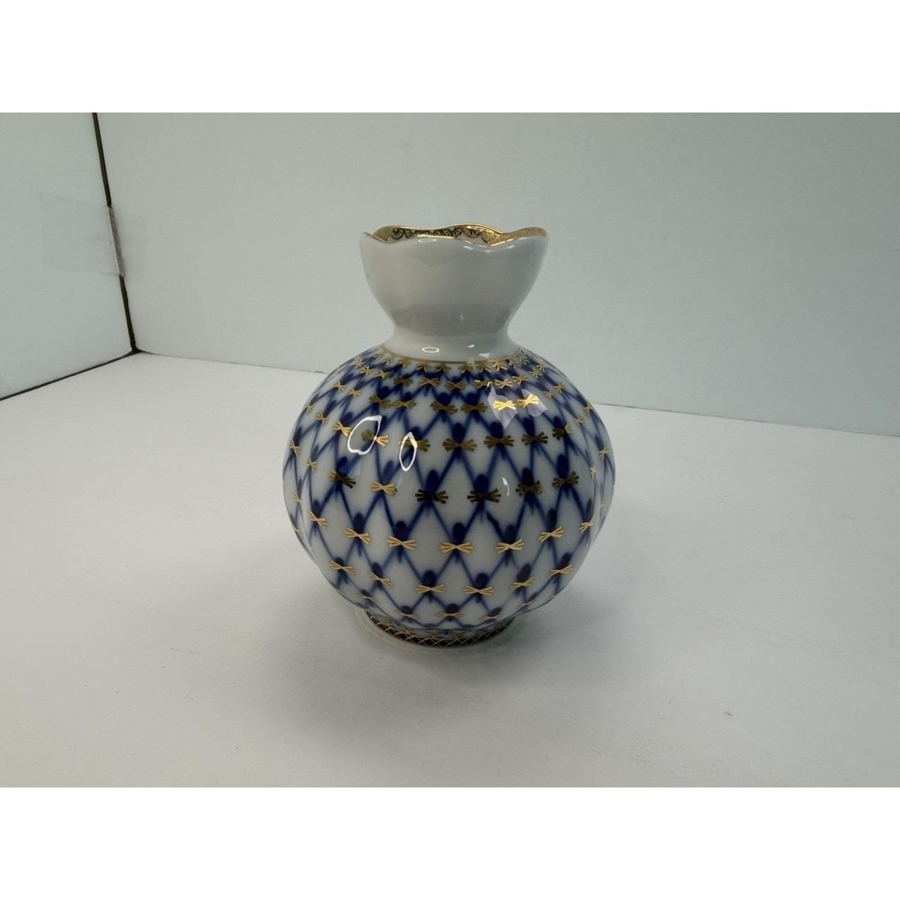Lomonosov Russian Porcelain Cobalt Blue Net Design 22K Gold 4.5" Bud Flower Vase